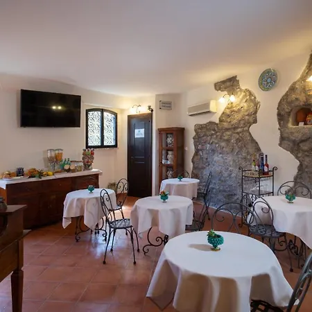 Re Tancredi Bed & Breakfast *