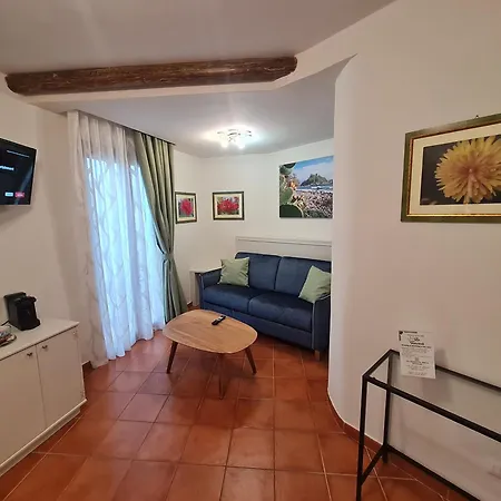 ベッド・アンド・ブレックファスト Re Tancredi 3*